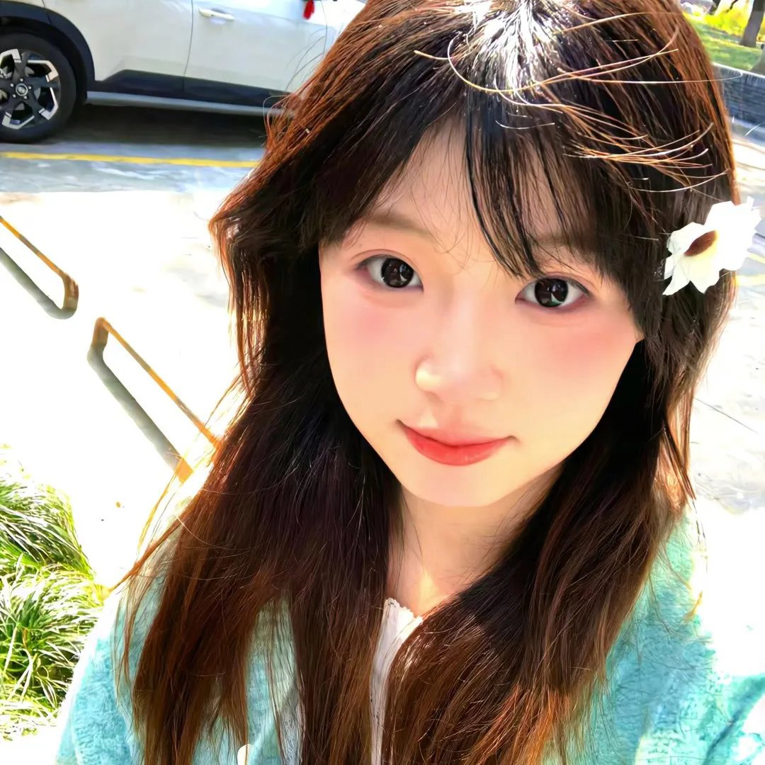 当她换上泳衣